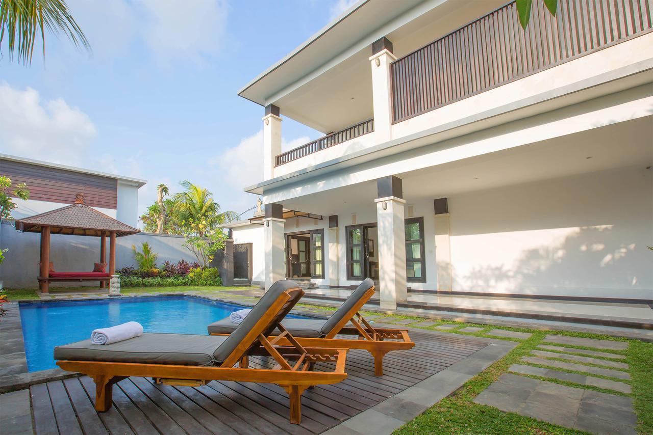 La Villais Kamojang Hotel Seminyak エクステリア 写真