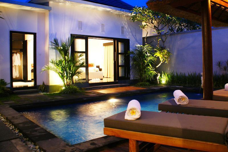 La Villais Kamojang Hotel Seminyak エクステリア 写真